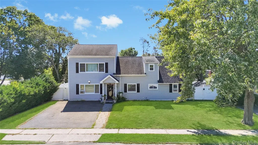 6 Regal Lane Levittown NY 11756