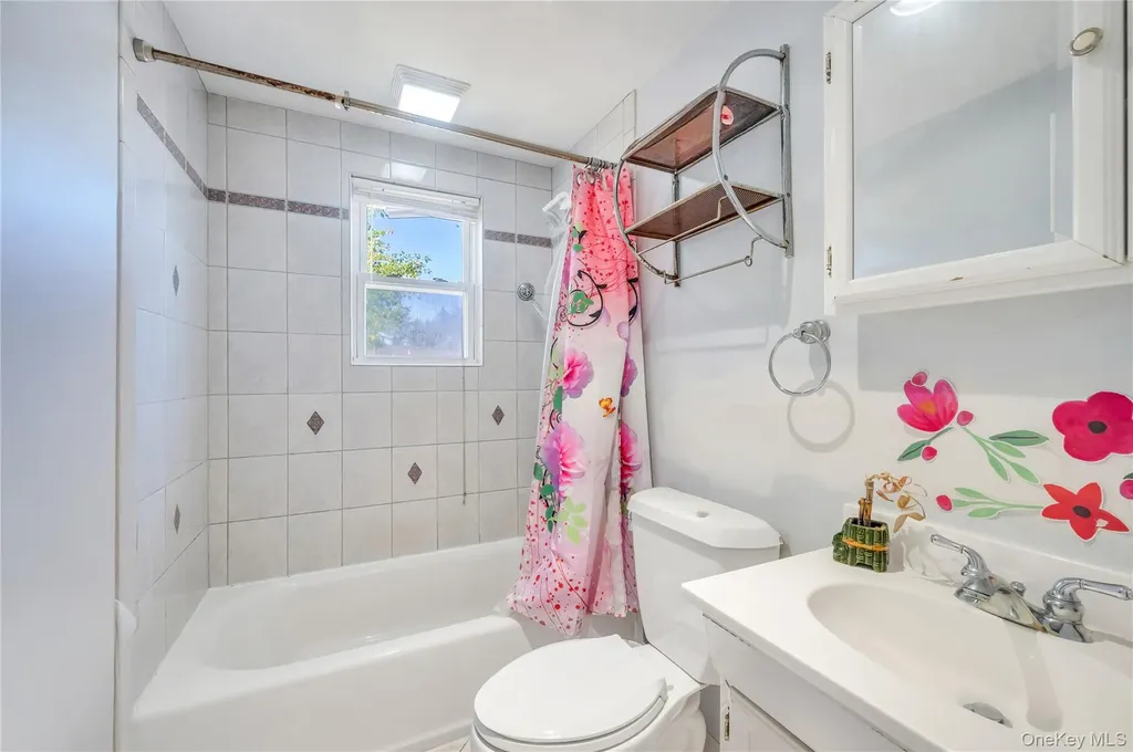 6 Regal Lane Levittown NY 11756