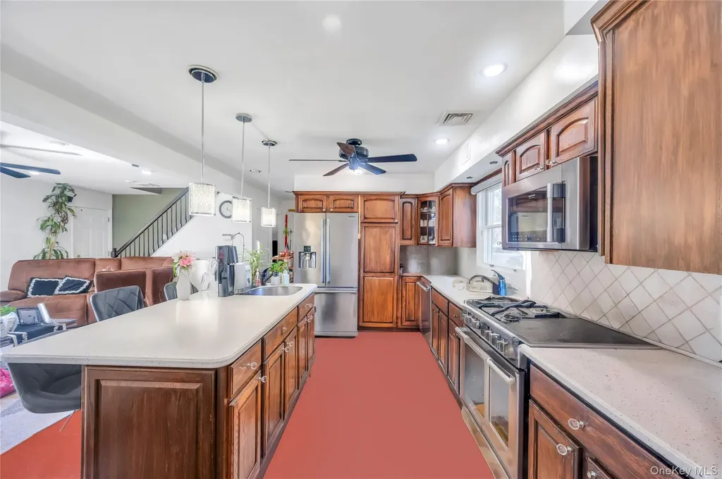 6 Regal Lane Levittown NY 11756