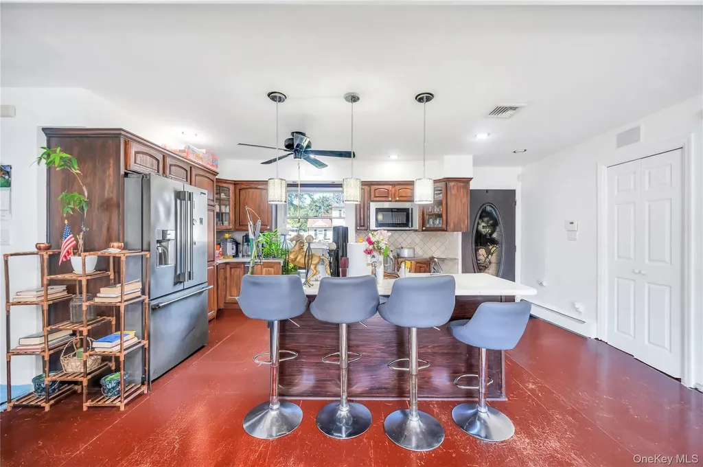 6 Regal Lane Levittown NY 11756