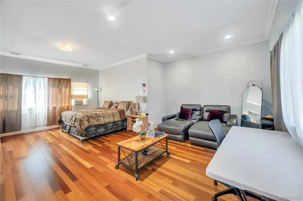 6 Regal Lane Levittown NY 11756