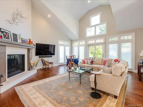 38 Fieldstone Lane Oyster Bay NY 11771