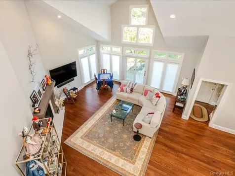 38 Fieldstone Lane Oyster Bay NY 11771