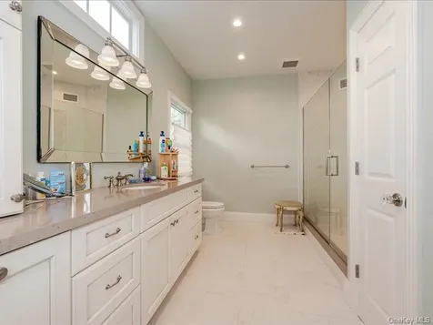 38 Fieldstone Lane Oyster Bay NY 11771