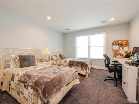 38 Fieldstone Lane Oyster Bay NY 11771