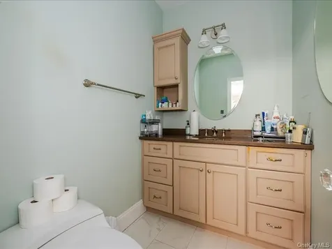 38 Fieldstone Lane Oyster Bay NY 11771