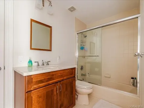 38 Fieldstone Lane Oyster Bay NY 11771