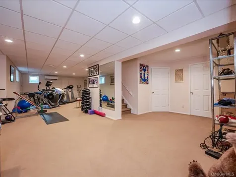 38 Fieldstone Lane Oyster Bay NY 11771