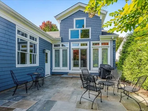 38 Fieldstone Lane Oyster Bay NY 11771