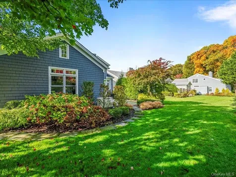 38 Fieldstone Lane Oyster Bay NY 11771