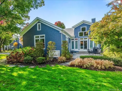 38 Fieldstone Lane Oyster Bay NY 11771