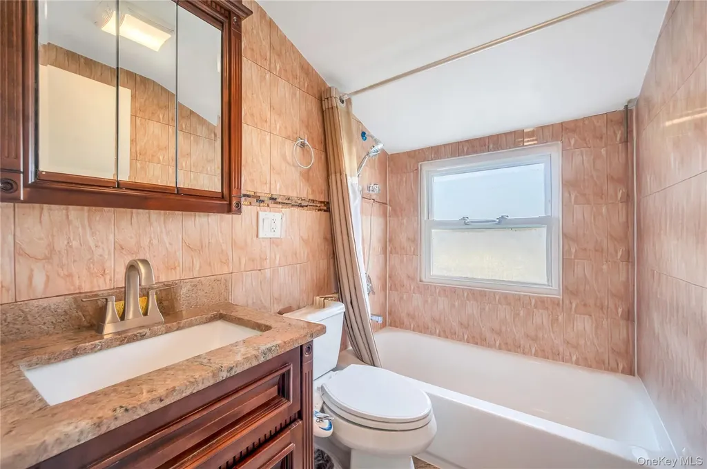 154 8th Street Bethpage NY 11714