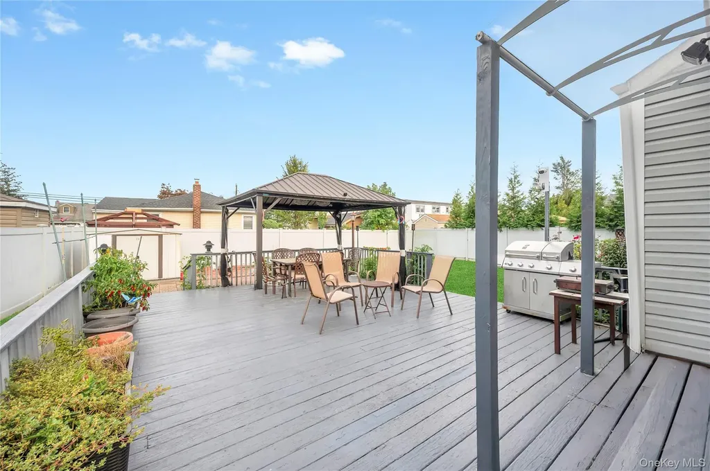 154 8th Street Bethpage NY 11714