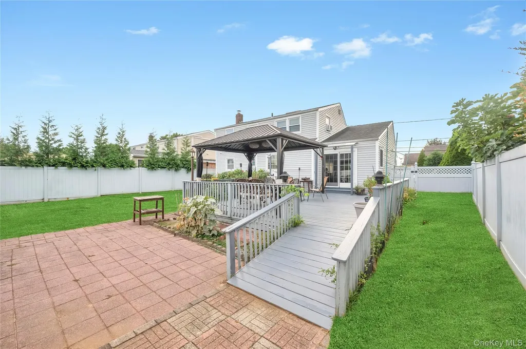 154 8th Street Bethpage NY 11714
