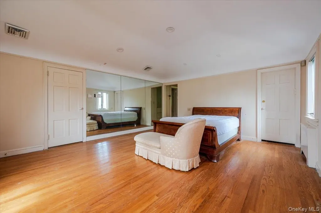 1 Parkside Drive Great Neck NY 11021