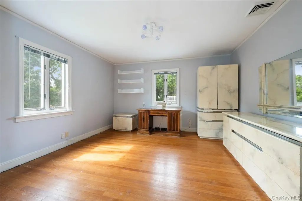 1 Parkside Drive Great Neck NY 11021