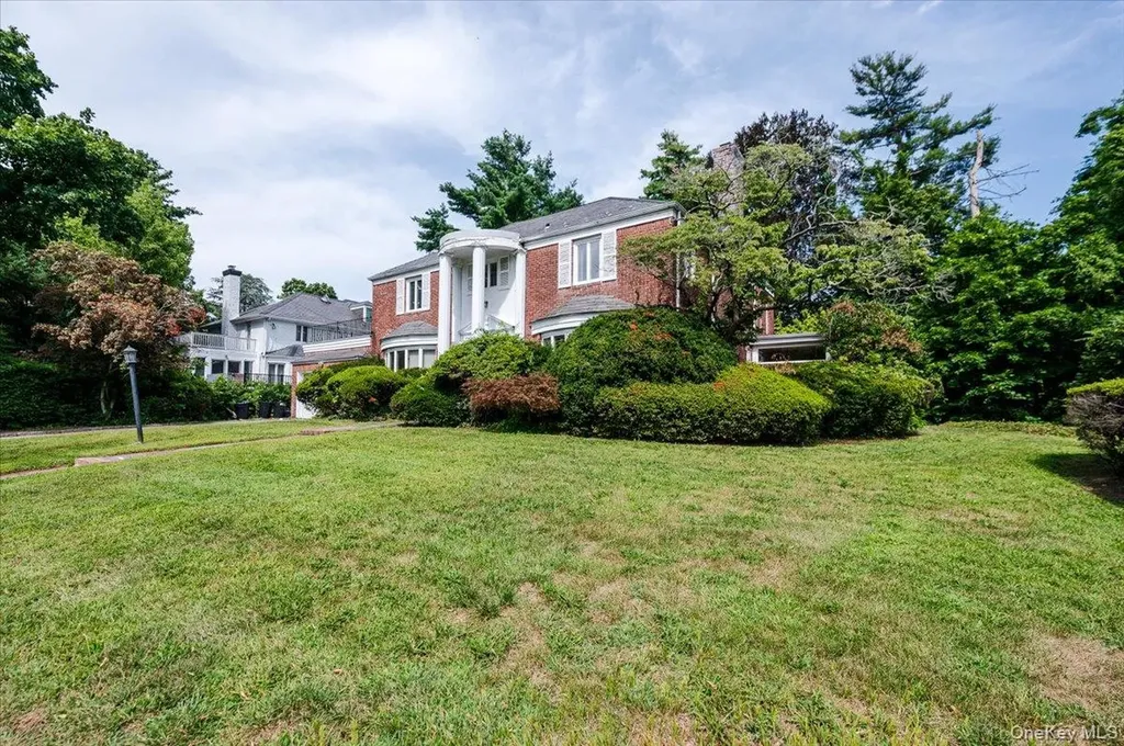 1 Parkside Drive Great Neck NY 11021