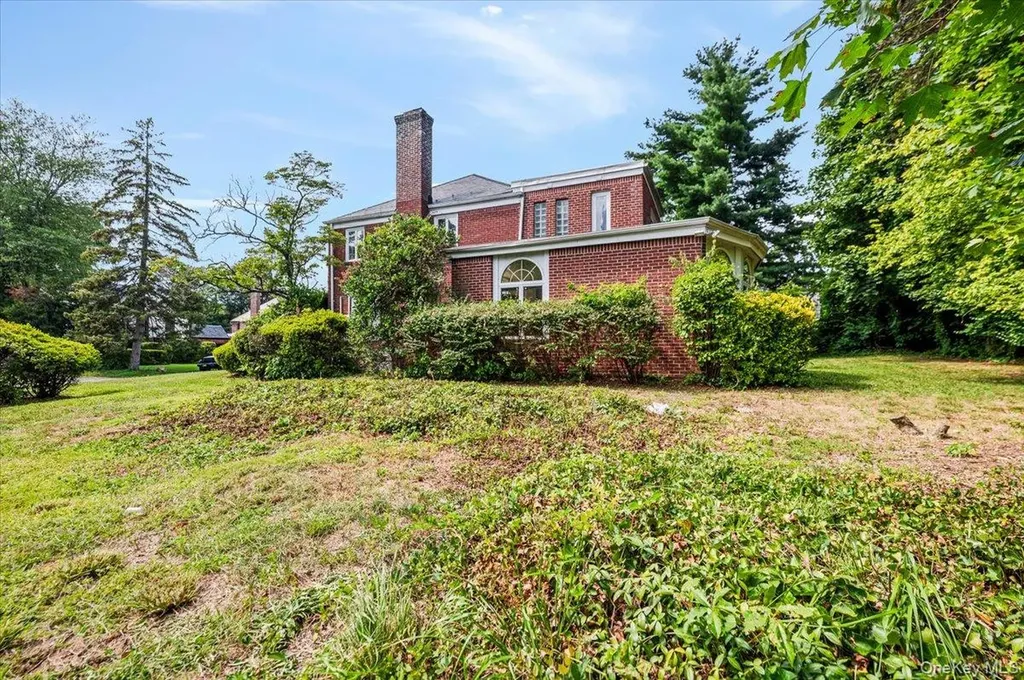 1 Parkside Drive Great Neck NY 11021