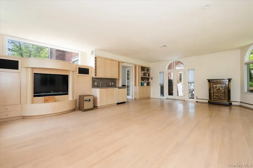 1 Parkside Drive Great Neck NY 11021