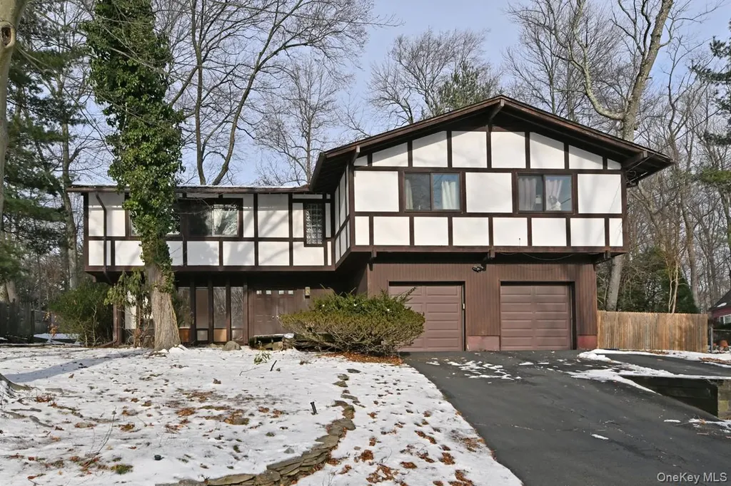11 Lomond Avenue Chestnut Ridge NY 10977