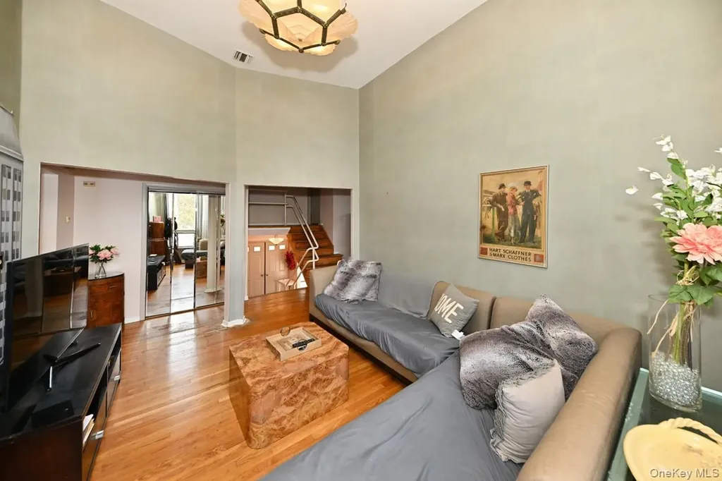 11 Lomond Avenue Chestnut Ridge NY 10977