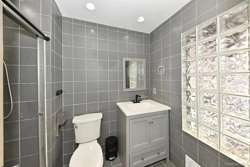 11 Lomond Avenue Chestnut Ridge NY 10977