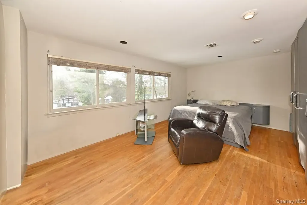 11 Lomond Avenue Chestnut Ridge NY 10977