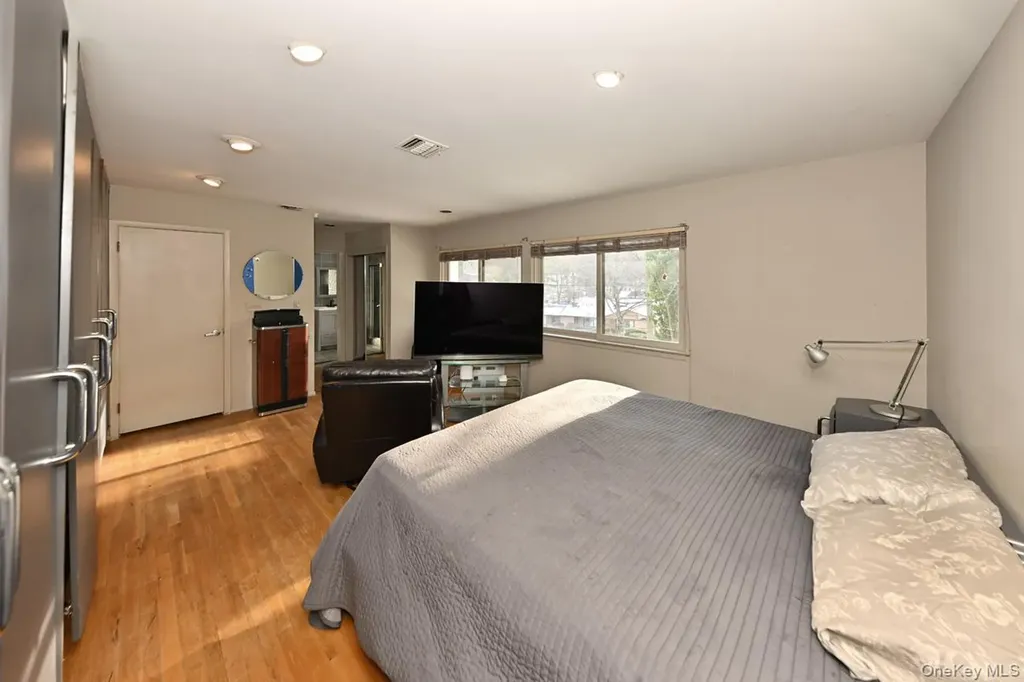 11 Lomond Avenue Chestnut Ridge NY 10977