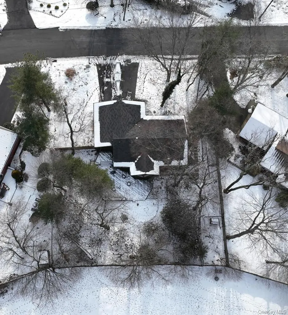 11 Lomond Avenue Chestnut Ridge NY 10977