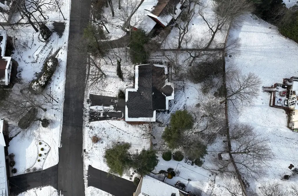 11 Lomond Avenue Chestnut Ridge NY 10977