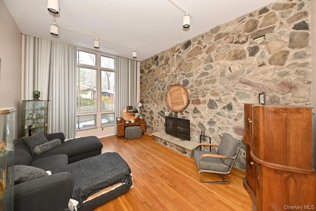 11 Lomond Avenue Chestnut Ridge NY 10977