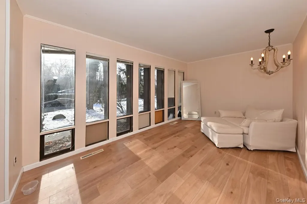 11 Lomond Avenue Chestnut Ridge NY 10977