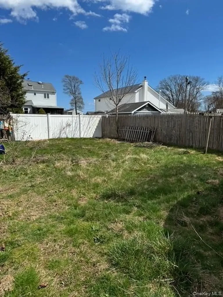 122 Manor Drive Brookhaven NY 11967