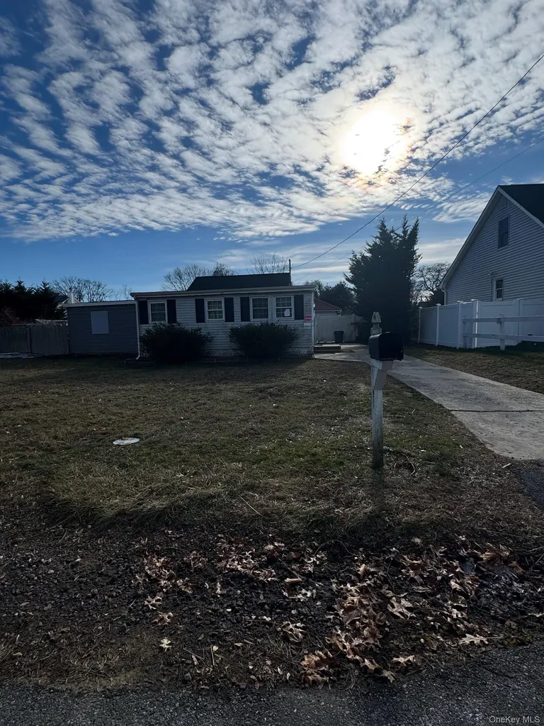 122 Manor Drive Brookhaven NY 11967