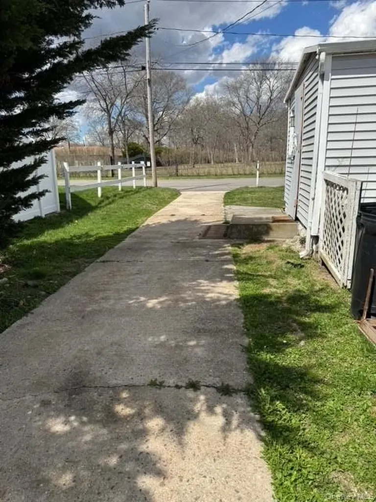 122 Manor Drive Brookhaven NY 11967