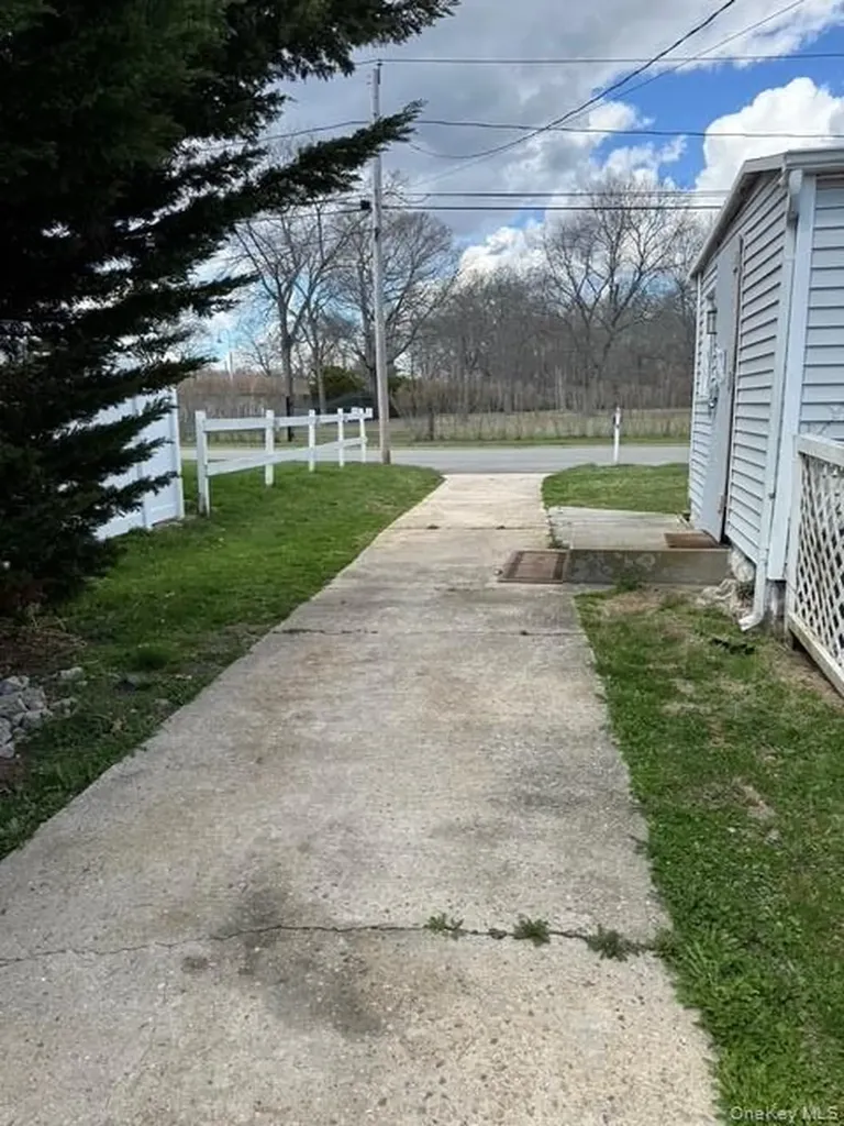 122 Manor Drive Brookhaven NY 11967