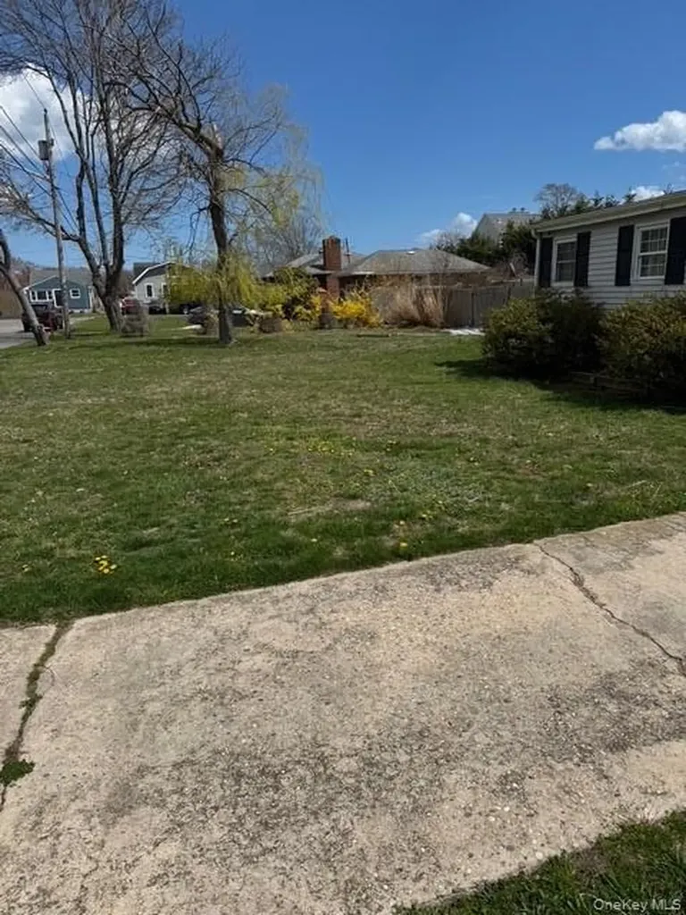122 Manor Drive Brookhaven NY 11967