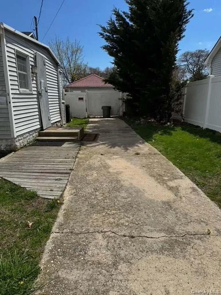 122 Manor Drive Brookhaven NY 11967