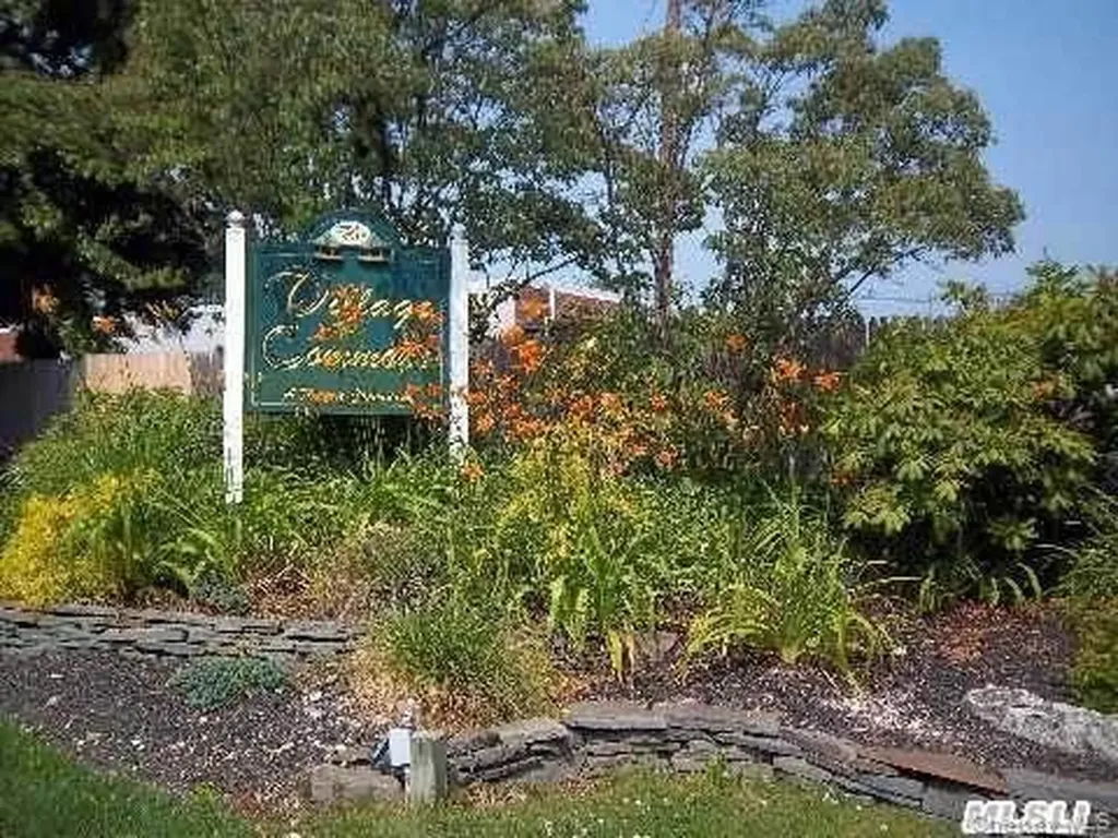 26 Greenmeadow Drive Babylon NY 11702