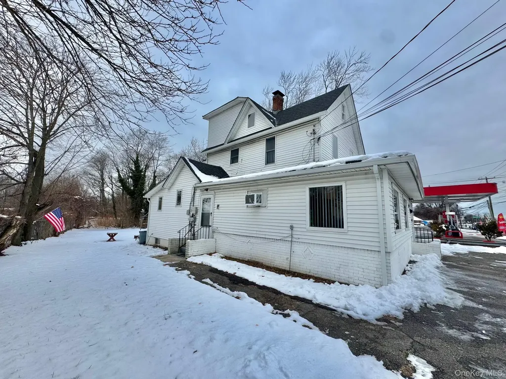 622 Broadway Amityville NY 11701