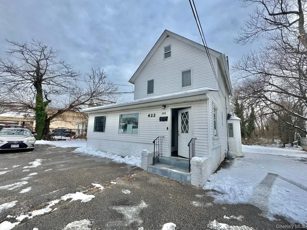 622 Broadway Amityville NY 11701
