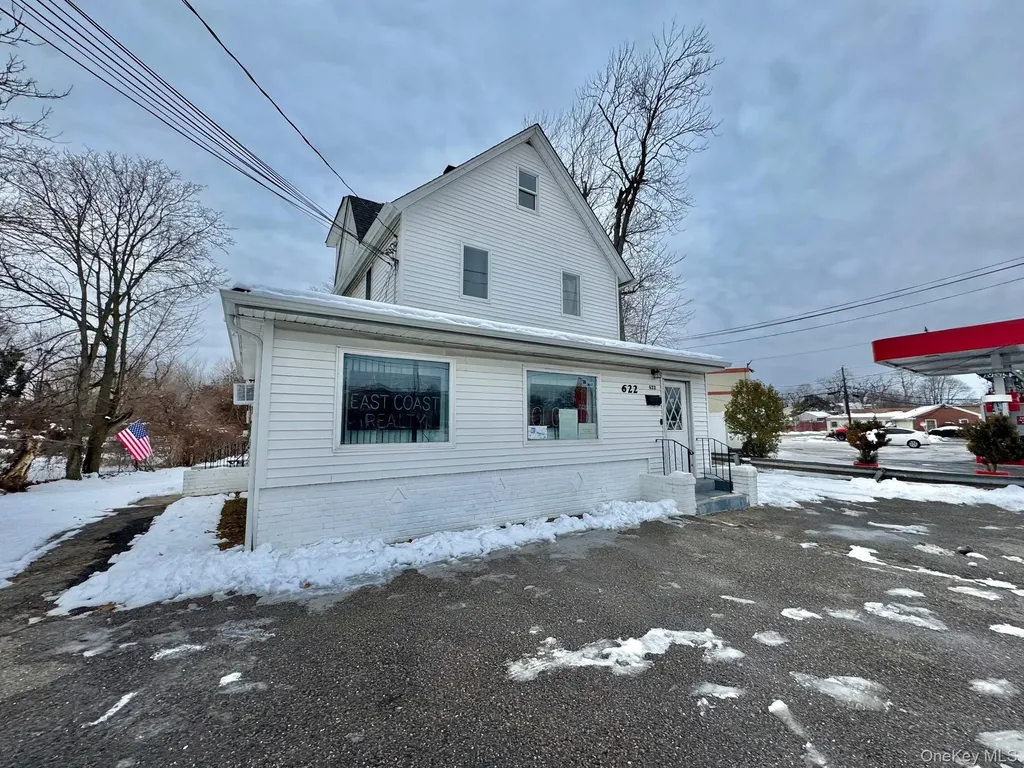 622 Broadway Amityville NY 11701