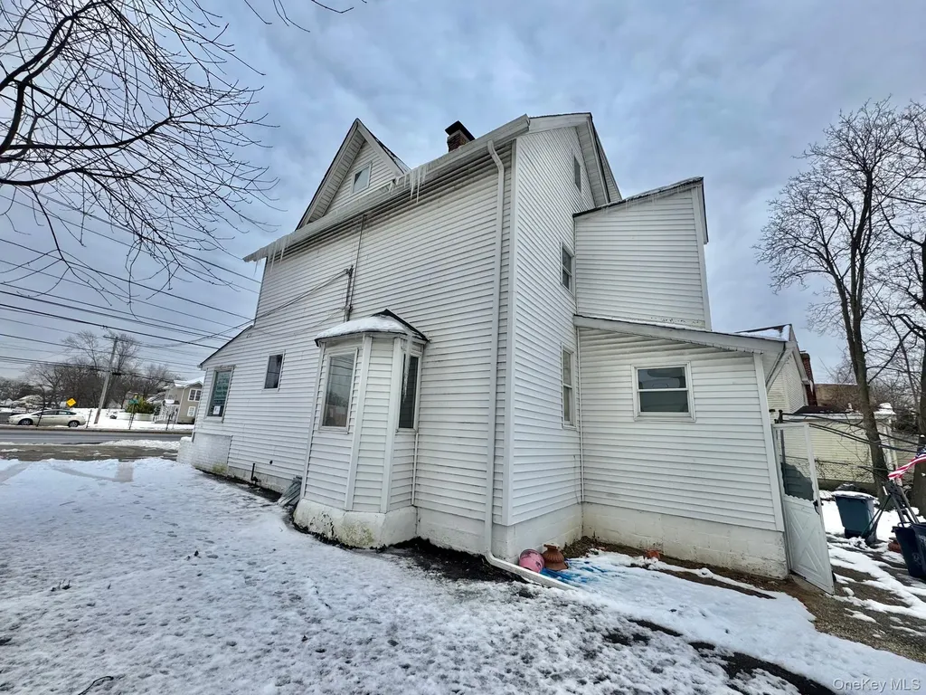 622 Broadway Amityville NY 11701