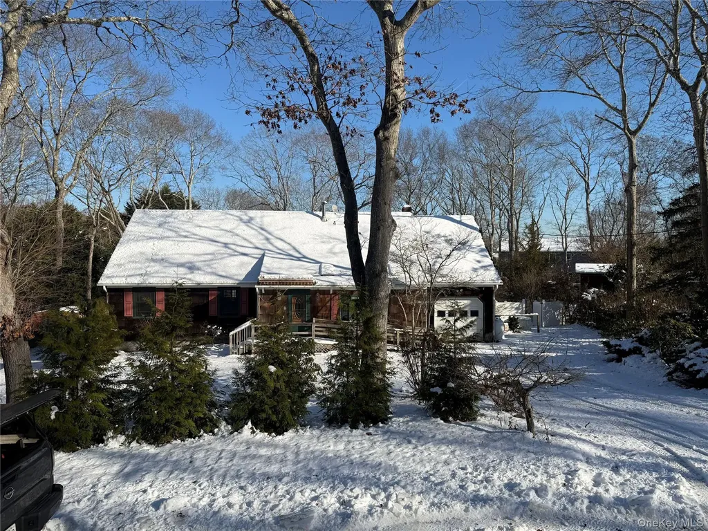3 Fairview Road Hampton Bays NY 11946