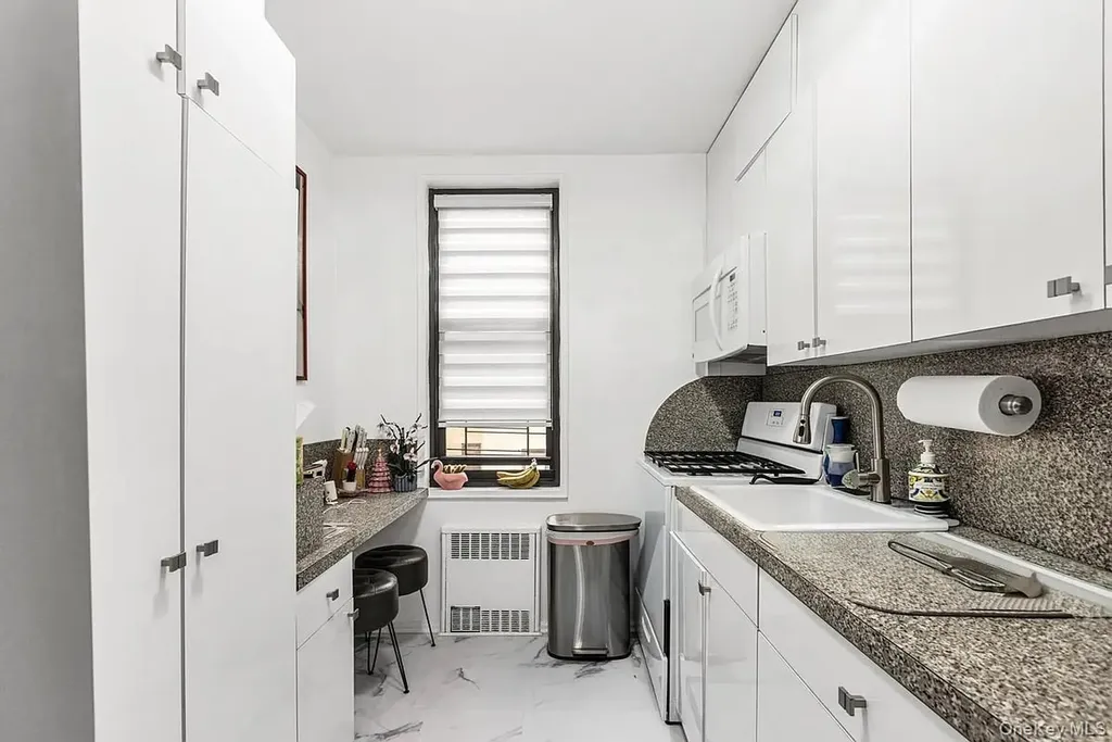 2 W End Avenue Brooklyn NY 11235