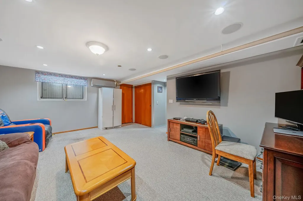 6051 71st Street Maspeth NY 11378