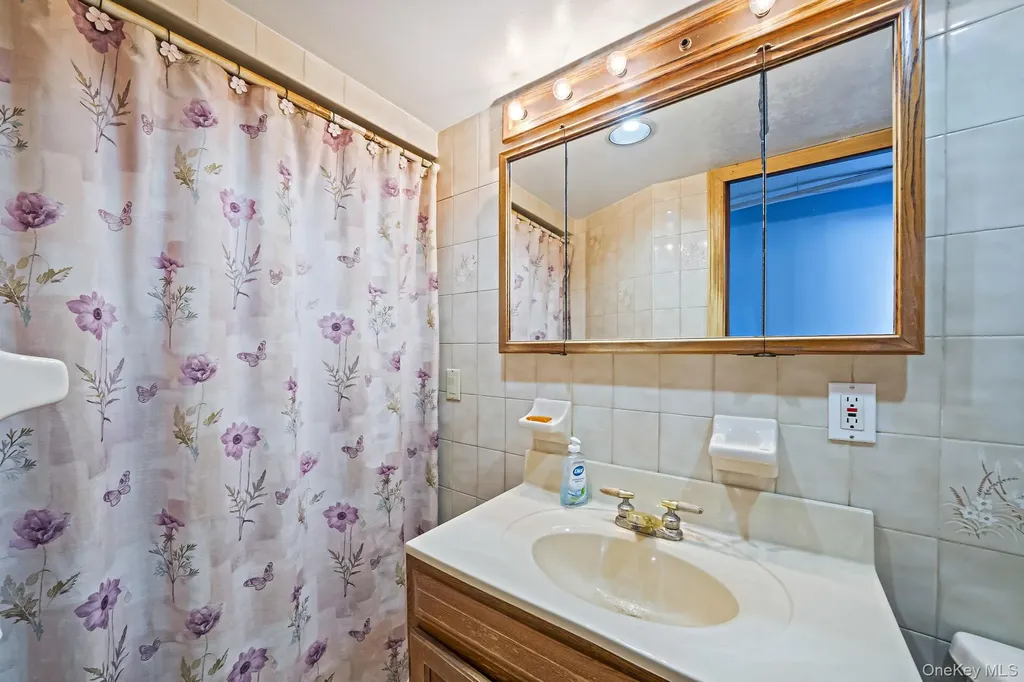 6051 71st Street Maspeth NY 11378
