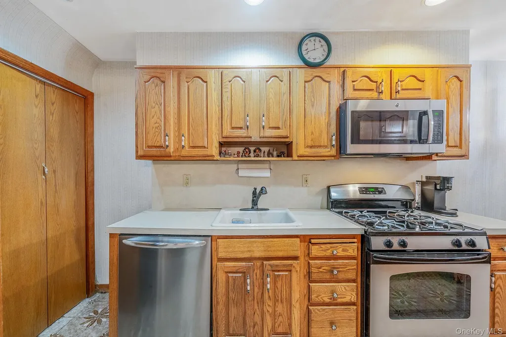6051 71st Street Maspeth NY 11378