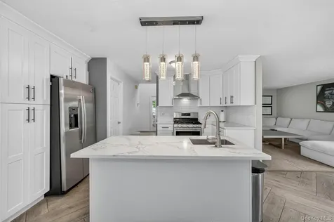 5 Red Tail Court Pawling NY 12564