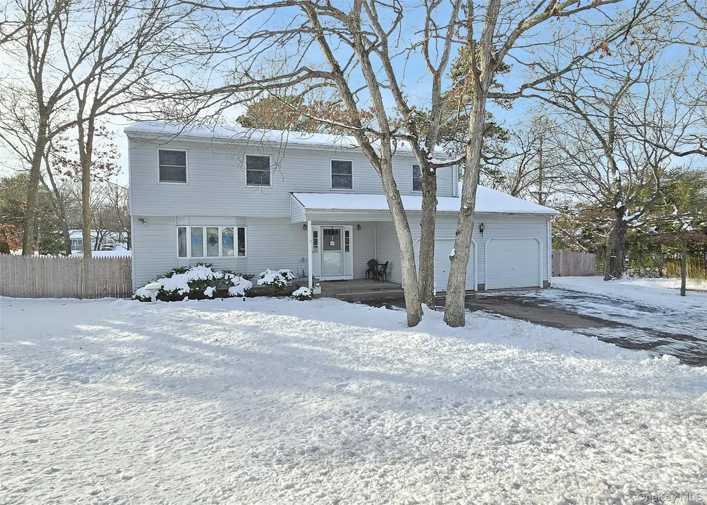 14 Avenue C Holbrook NY 11741